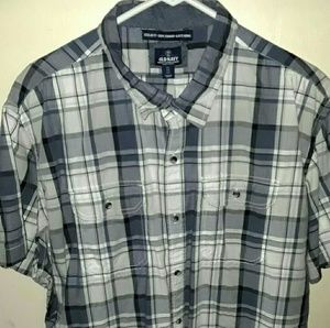 Simplistic Men's casual, short-sleeved shirt